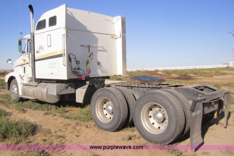image for item B5514 1999 International 9400 semi truck