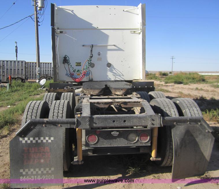 image for item B5514 1999 International 9400 semi truck