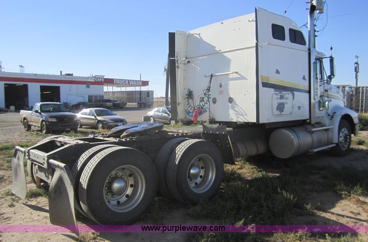 image for item B5514 1999 International 9400 semi truck