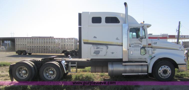 image for item B5514 1999 International 9400 semi truck