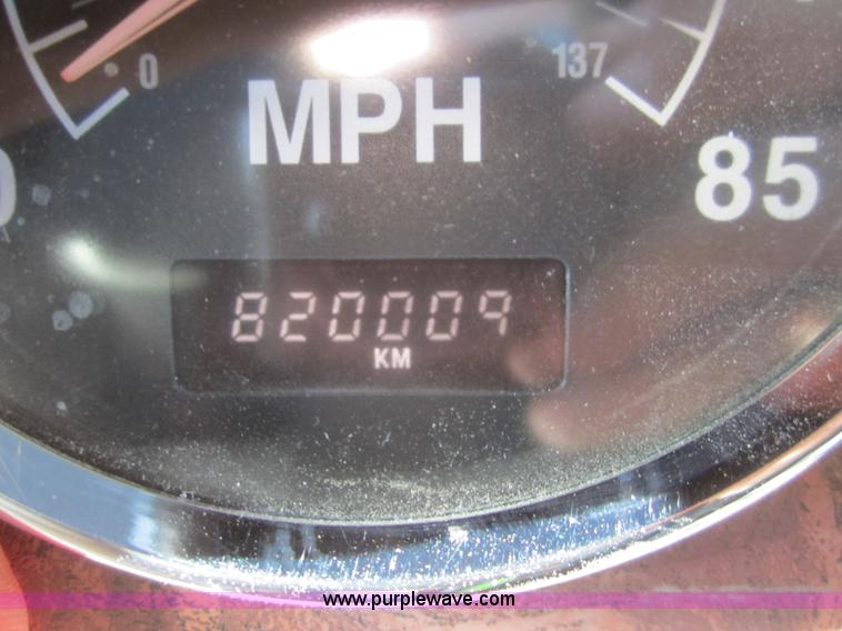 image for item B5514 1999 International 9400 semi truck