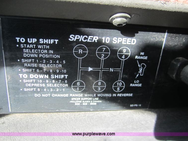 image for item B5514 1999 International 9400 semi truck