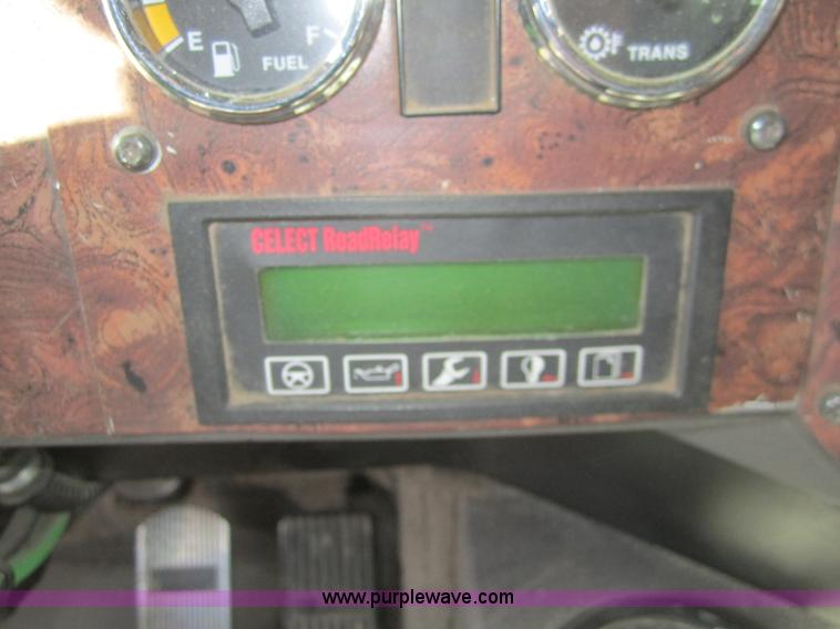 image for item B5514 1999 International 9400 semi truck