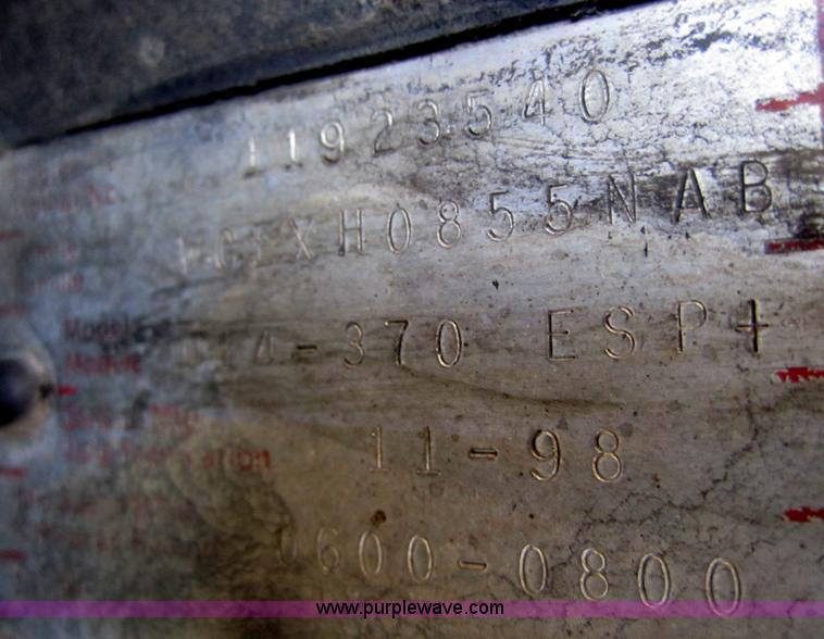 image for item B5514 1999 International 9400 semi truck