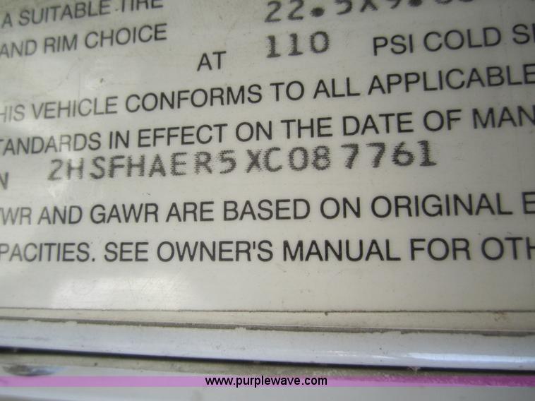 image for item B5514 1999 International 9400 semi truck