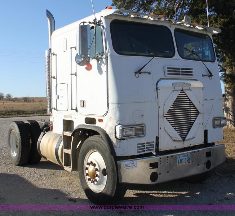 image for item B8572 1985 Freightliner FLT 64T semi truck