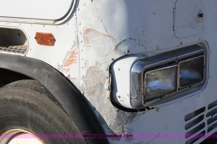 image for item B8572 1985 Freightliner FLT 64T semi truck