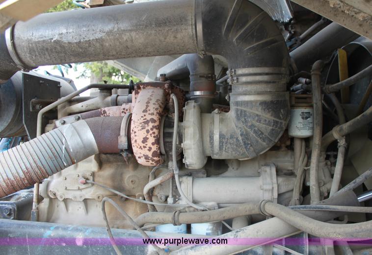 image for item B8572 1985 Freightliner FLT 64T semi truck