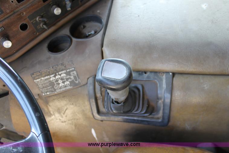 image for item B8572 1985 Freightliner FLT 64T semi truck