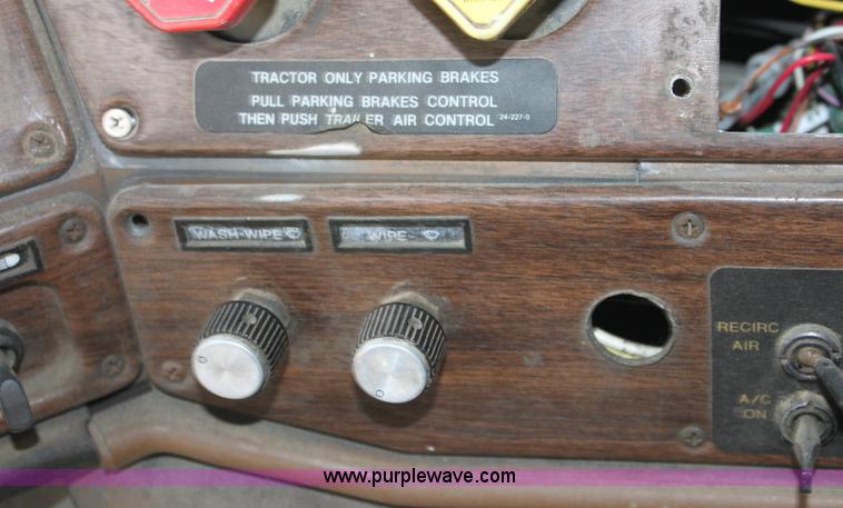 image for item B8572 1985 Freightliner FLT 64T semi truck