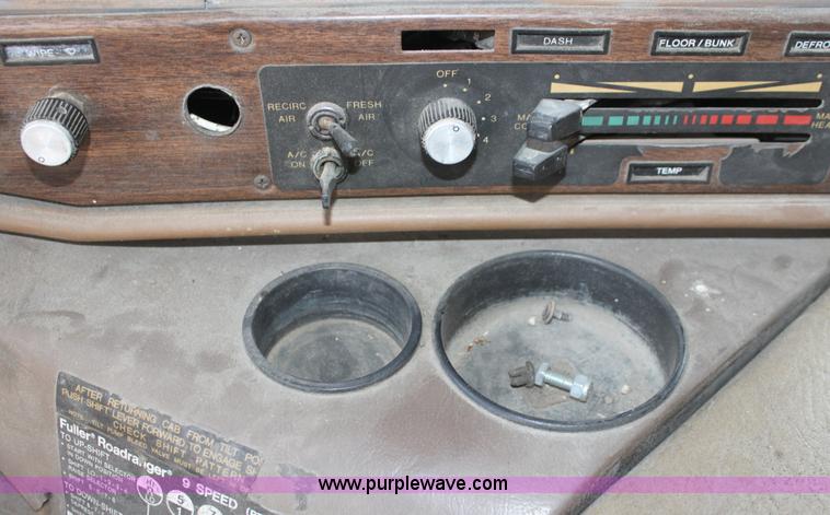 image for item B8572 1985 Freightliner FLT 64T semi truck