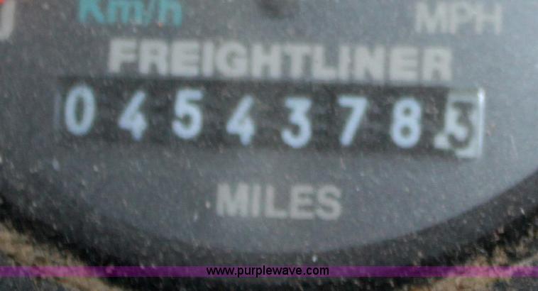 image for item B8572 1985 Freightliner FLT 64T semi truck