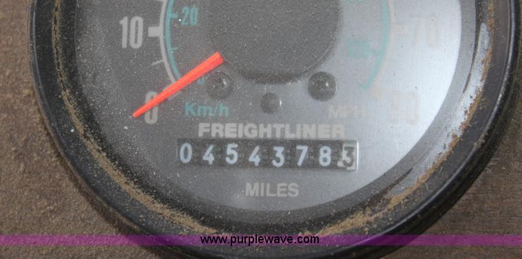 image for item B8572 1985 Freightliner FLT 64T semi truck