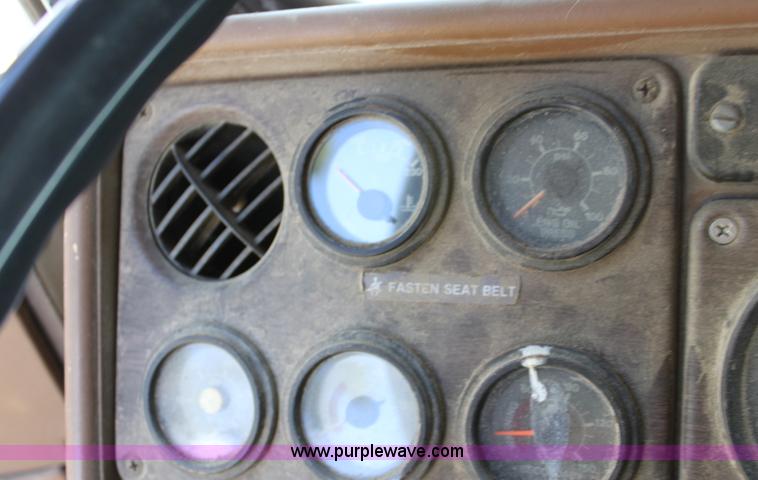 image for item B8572 1985 Freightliner FLT 64T semi truck