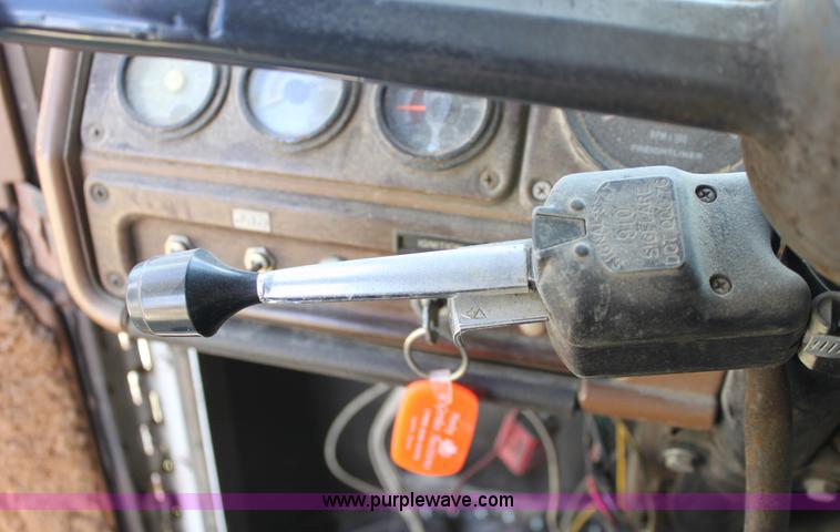 image for item B8572 1985 Freightliner FLT 64T semi truck