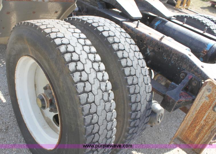 image for item B8572 1985 Freightliner FLT 64T semi truck