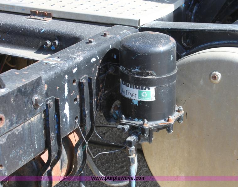 image for item B8572 1985 Freightliner FLT 64T semi truck