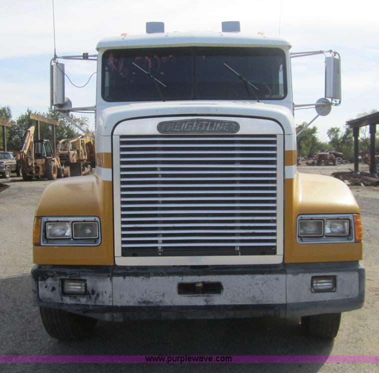 image for item C5059 1993 Freightliner FLD semi truck