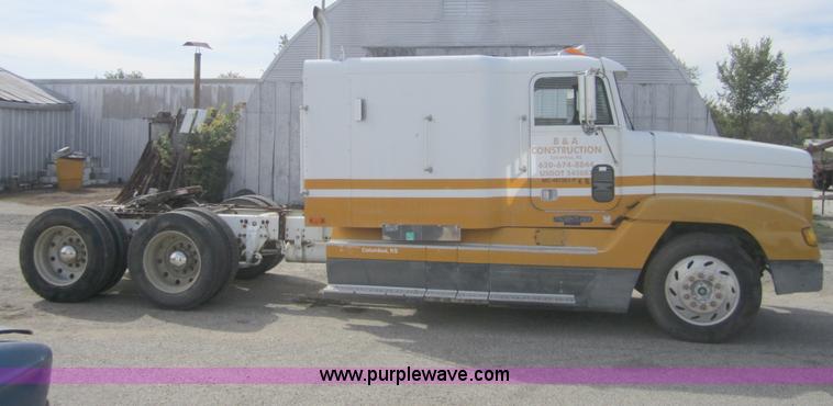 image for item C5059 1993 Freightliner FLD semi truck