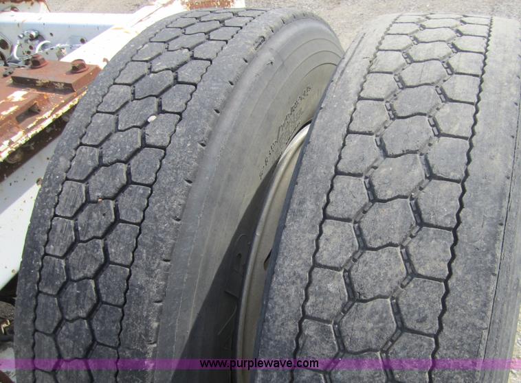 image for item C5059 1993 Freightliner FLD semi truck