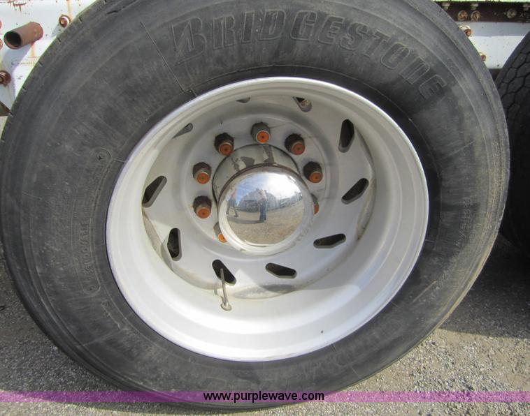 image for item C5059 1993 Freightliner FLD semi truck