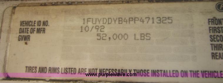 image for item C5059 1993 Freightliner FLD semi truck