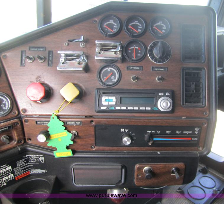 image for item C5059 1993 Freightliner FLD semi truck