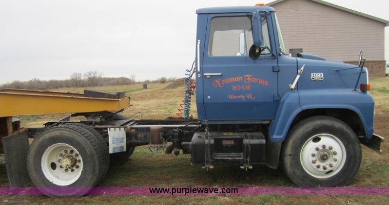 image for item C5225 1984 Ford LN7000 semi truck