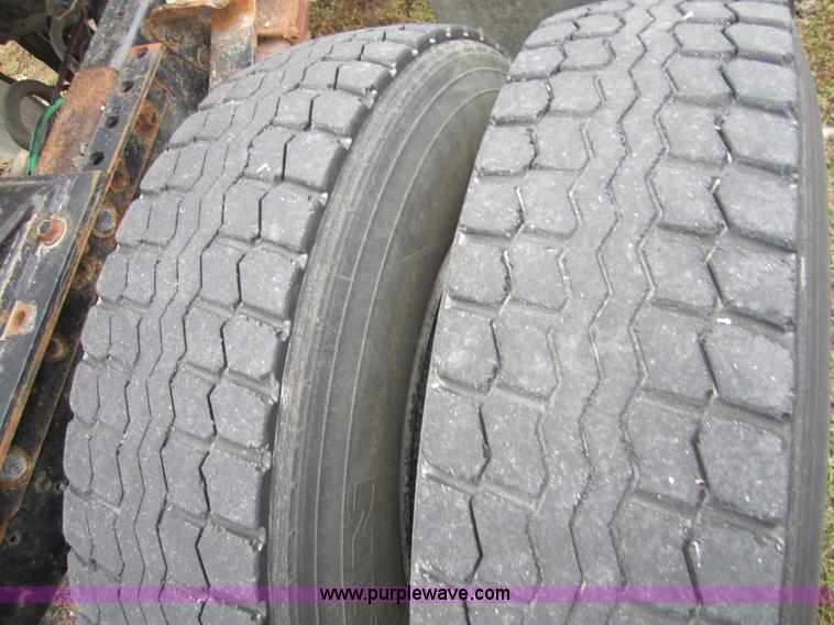 image for item C5225 1984 Ford LN7000 semi truck