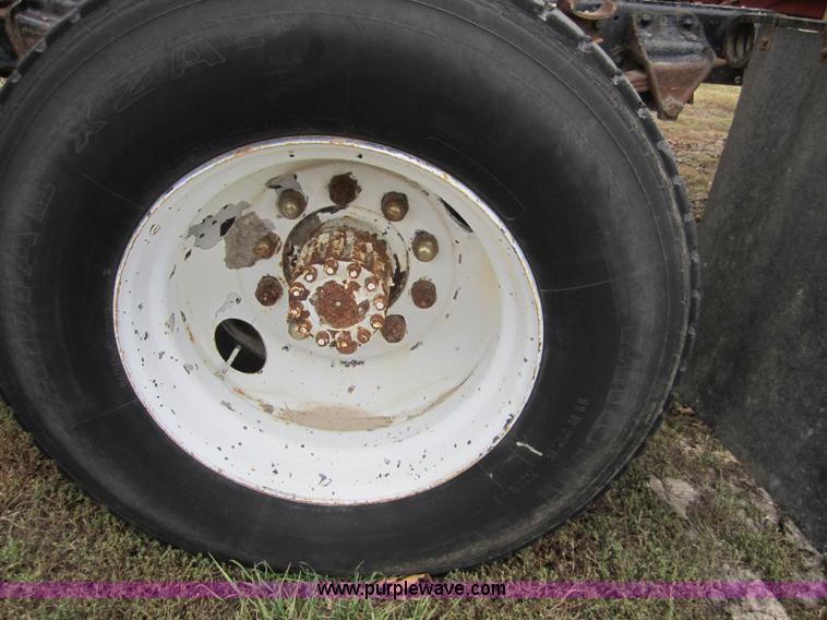 image for item C5225 1984 Ford LN7000 semi truck