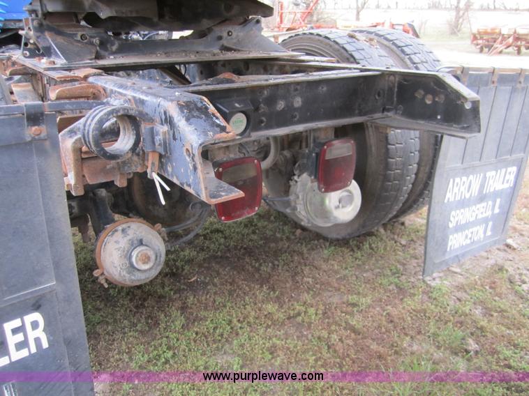 image for item C5225 1984 Ford LN7000 semi truck