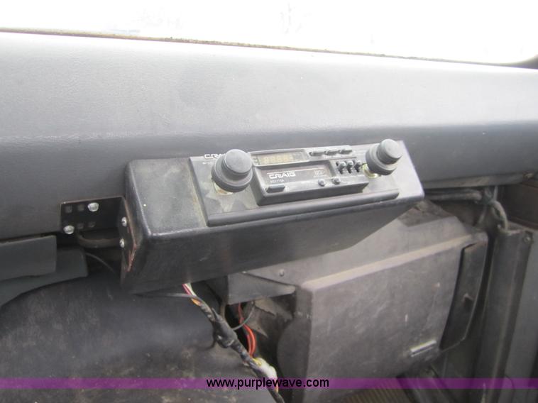 image for item C5225 1984 Ford LN7000 semi truck