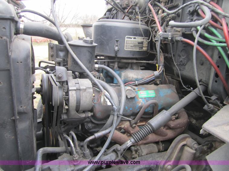 image for item C5225 1984 Ford LN7000 semi truck