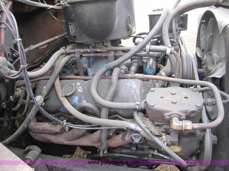 image for item C5225 1984 Ford LN7000 semi truck