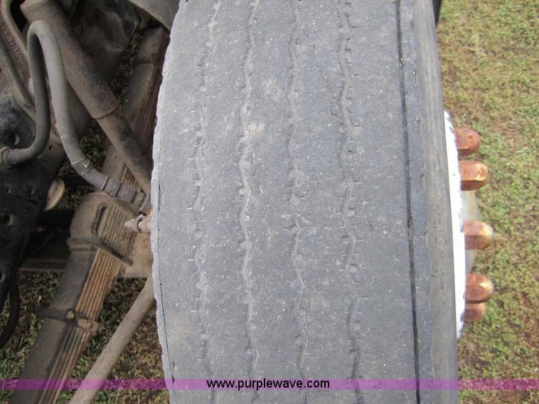 image for item C5225 1984 Ford LN7000 semi truck