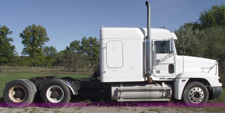 image for item C5618 2000 Freightliner FLD120 semi truck