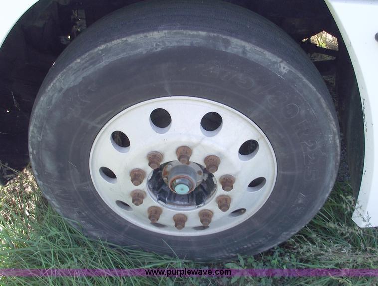 image for item C5618 2000 Freightliner FLD120 semi truck