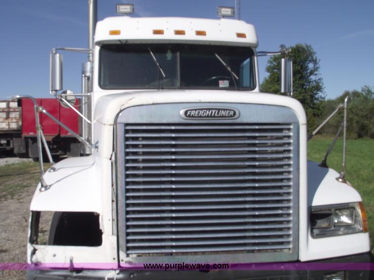 image for item C5618 2000 Freightliner FLD120 semi truck