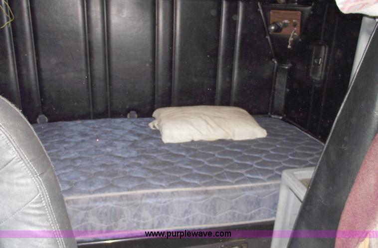 image for item C5618 2000 Freightliner FLD120 semi truck