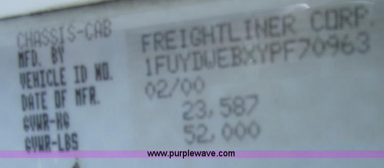 image for item C5618 2000 Freightliner FLD120 semi truck