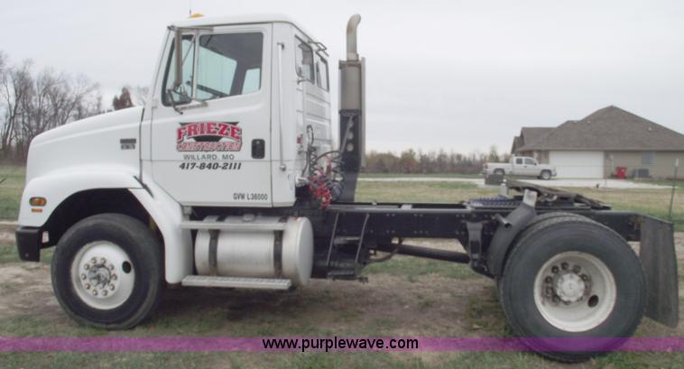 image for item C5798 1998 Freightliner FL112 semi truck