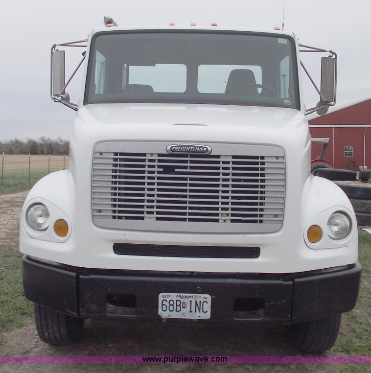 image for item C5798 1998 Freightliner FL112 semi truck
