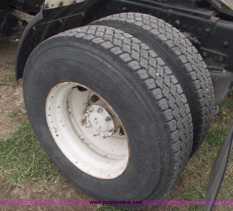 image for item C5798 1998 Freightliner FL112 semi truck