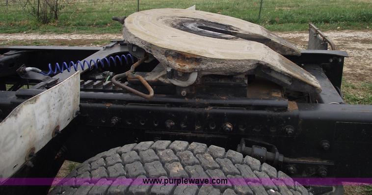 image for item C5798 1998 Freightliner FL112 semi truck