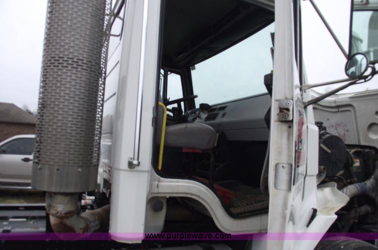 image for item C5798 1998 Freightliner FL112 semi truck