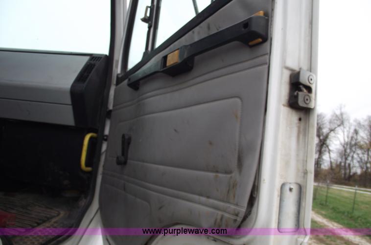 image for item C5798 1998 Freightliner FL112 semi truck