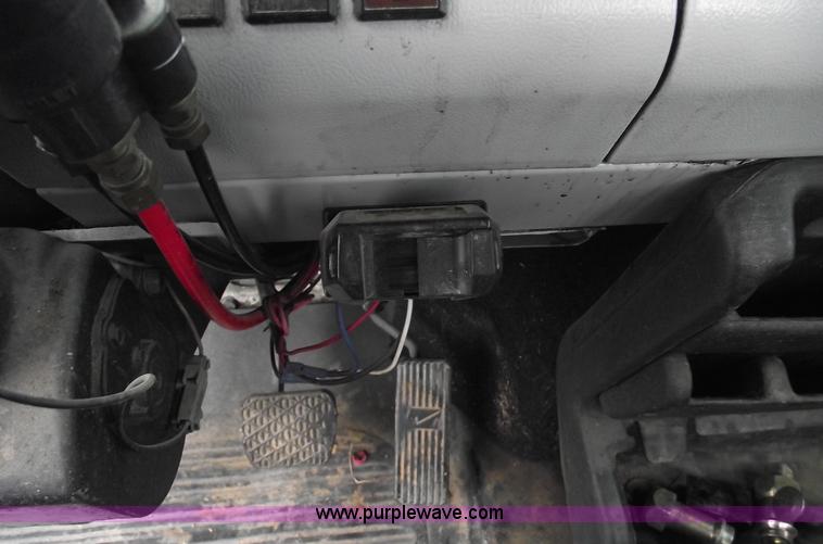 image for item C5798 1998 Freightliner FL112 semi truck