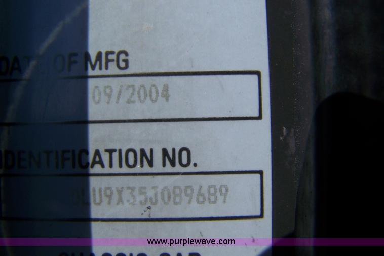 image for item D8541 2005 Kenworth T800 semi truck