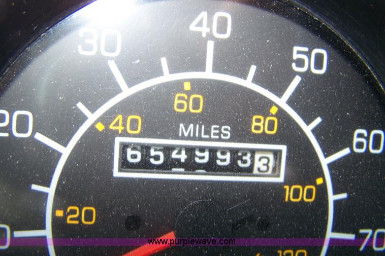 image for item D8541 2005 Kenworth T800 semi truck