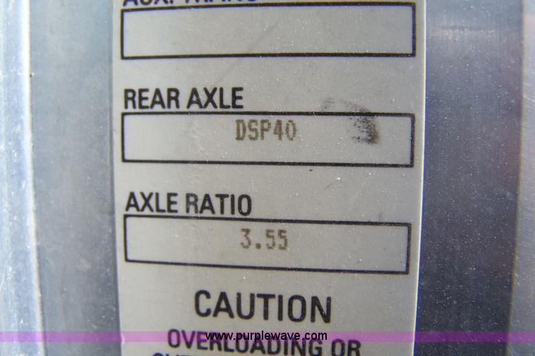 image for item D8541 2005 Kenworth T800 semi truck